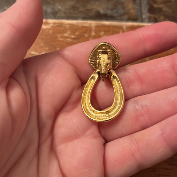 Trifira vintage clip on earrings gold ton and black - Picture 7 of 7